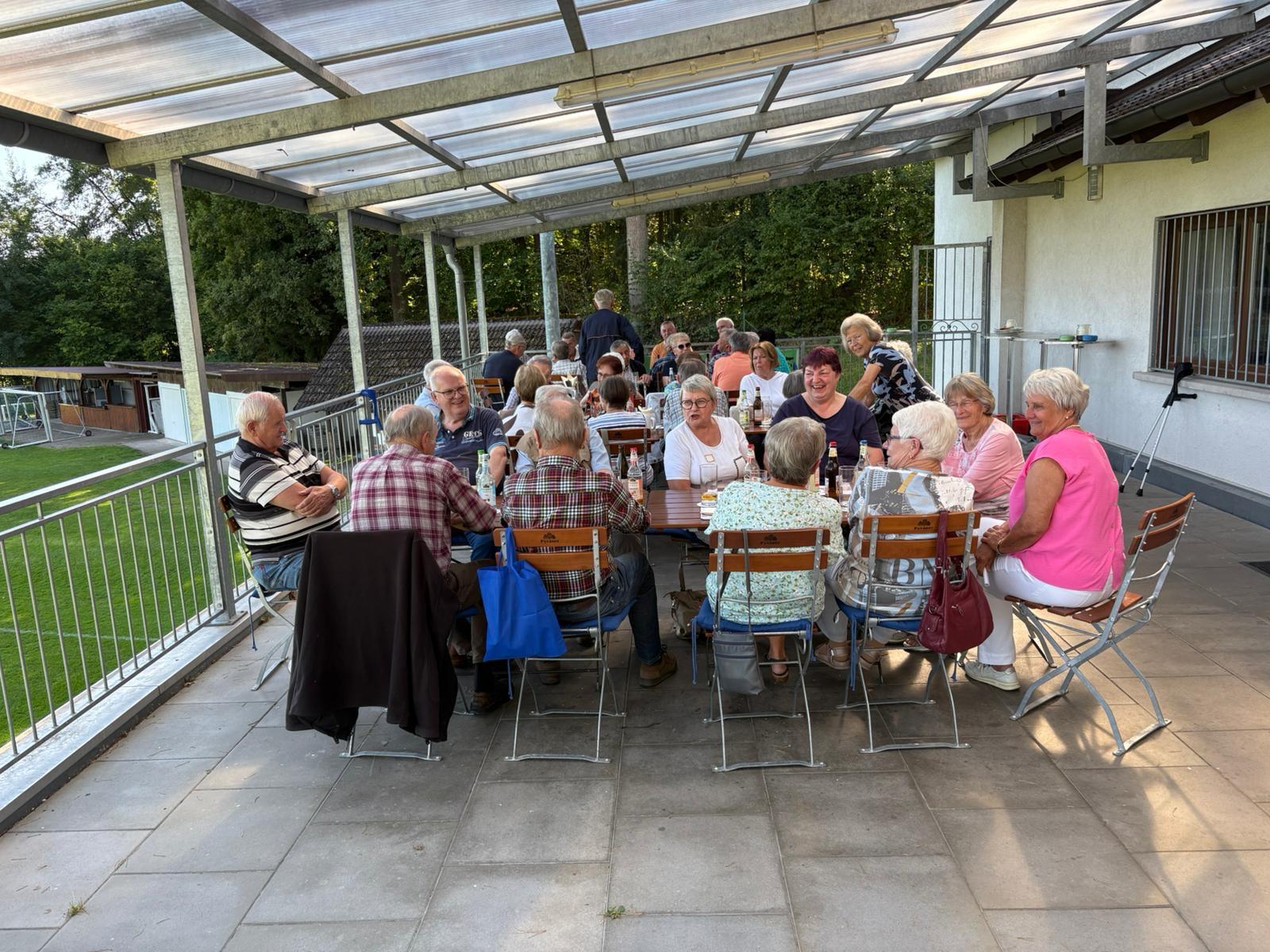 Erstes Seniorenessen im Sportheim